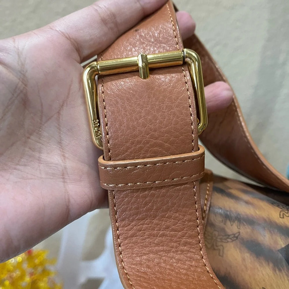 MCM Phenomenon Jumbo shoulder Bag - Picture 4 of 16